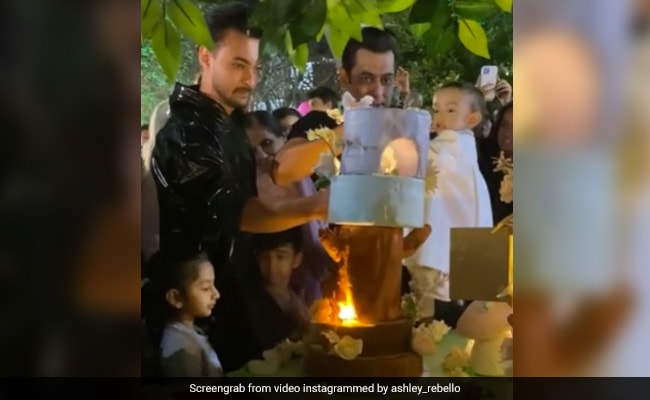 Salman Khan cuts birthday cake with younger niece Ayat.  inside video
