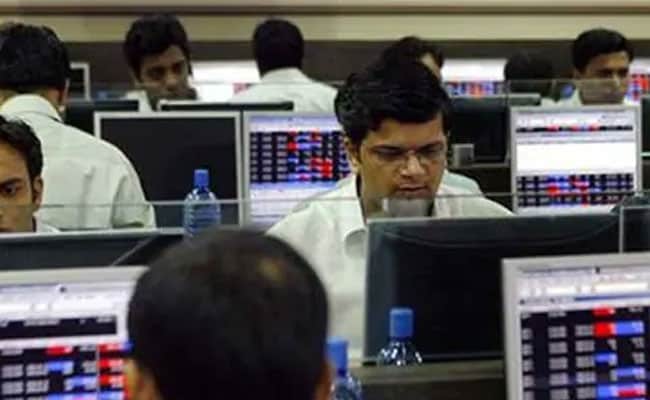 Sensex, Nifty fall at the end of F&O;  Reliance, Bajaj Auto in top drag