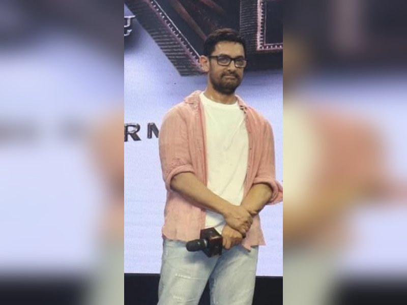 Aamir Khan Shares Heartfelt Tribute to Zubeen Garg: A Touching Moment Through Music Aamir Khan Shares Heartfelt Tribute to Zubeen Garg: A Touching Moment Through Music