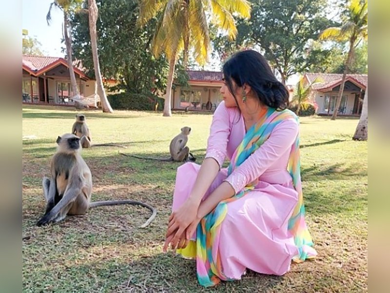 Adah Sharma Celebrates Navratri with Heartwarming Act of Kindness for Monkeys Adah Sharma Celebrates Navratri with Heartwarming Act of Kindness for Monkeys