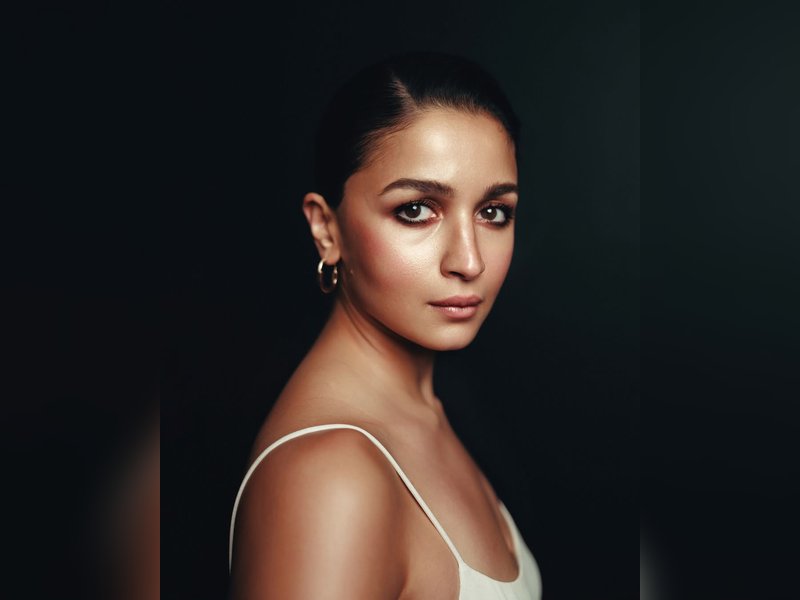 Alia Bhatt Calls ‘Difficult Daughters’ Extra Special with Mom at the Helm!