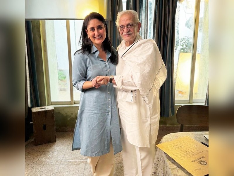 Kareena Kapoor Khan Meets Gulzar: A Legendary Moment Captured! Kareena Kapoor Khan Meets Gulzar: A Legendary Moment Captured!