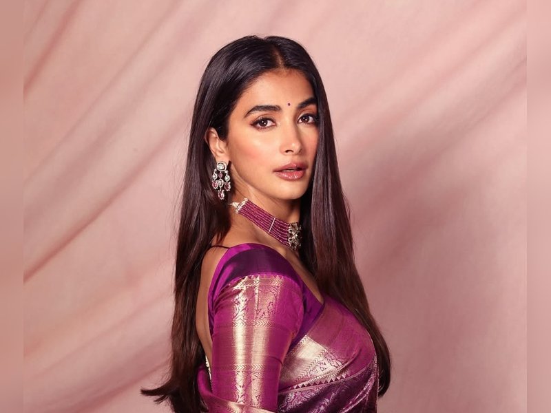 Pooja Hegde Enjoys a Whirlwind Boat Ride to Chennai Airport! Pooja Hegde Enjoys a Whirlwind Boat Ride to Chennai Airport!