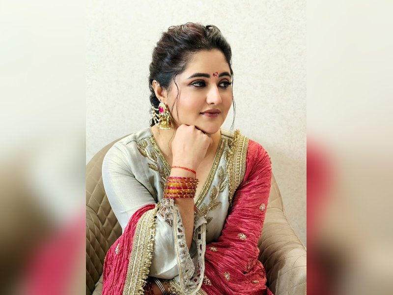 Rashami Desai’s Navratri Mantra: ‘When in Doubt, Garba It Out’! Dance Your Way to Joy!