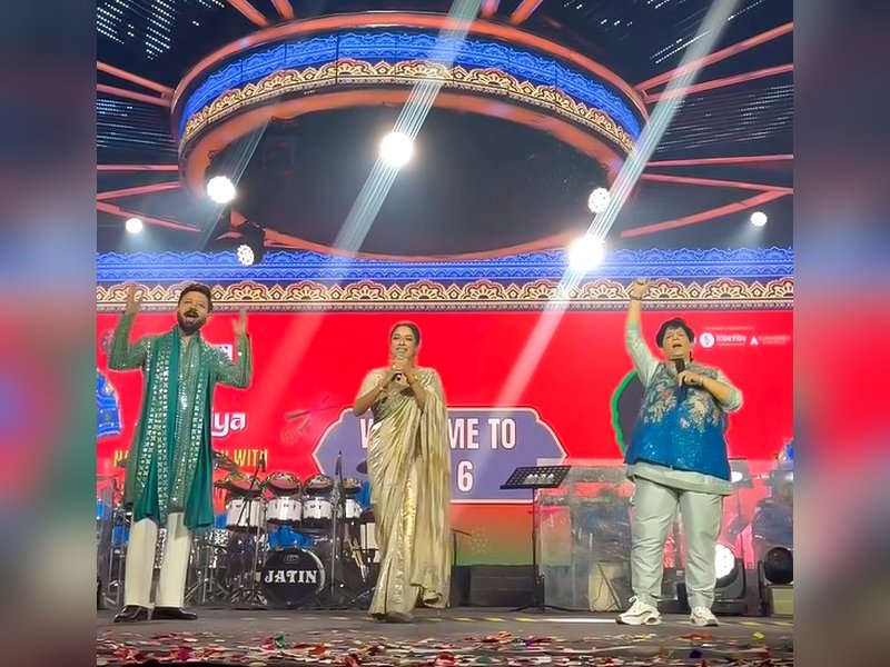 Rupali Ganguly Dazzles at Dandiya Night with Falguni Pathak’s Soulful Melodies! Rupali Ganguly Dazzles at Dandiya Night with Falguni Pathak’s Soulful Melodies!
