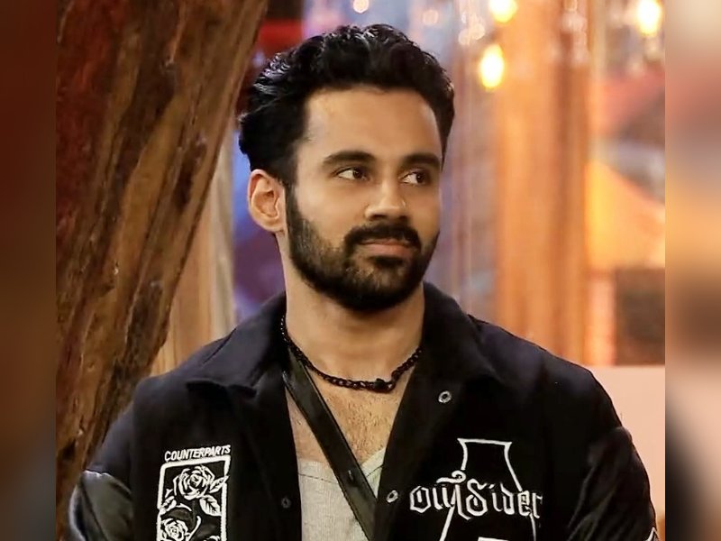 ‘Bigg Boss 19’: Baseer Ali Calls Abhishek Bajaj a ‘Flop Captain’—Drama Unfolds!