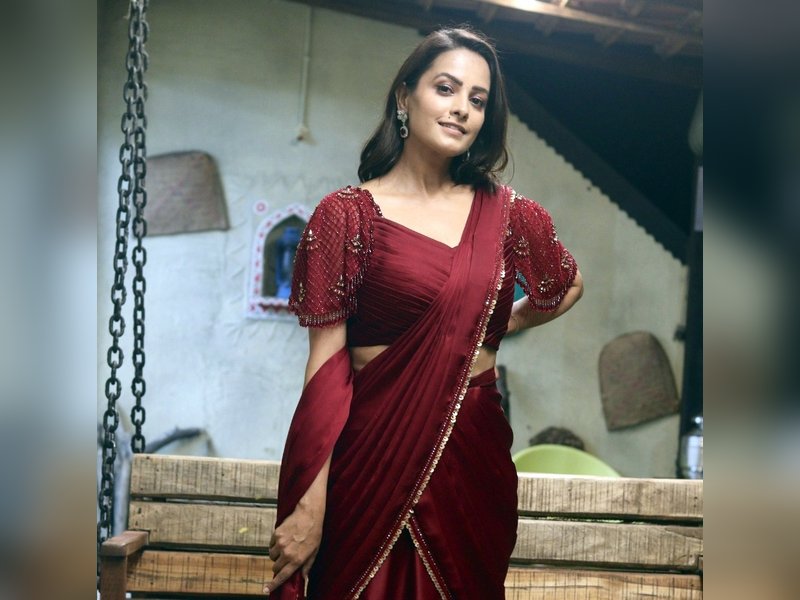 Anita Hassanandani’s Son Aaravv Proudly Shows Off Her ‘Chhoriyan Chali Gaon’ Trophy!