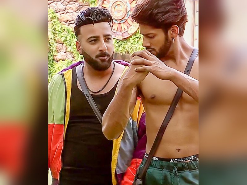 Bigg Boss 19: Shehbaz Badesha Turns Fitness Coach – Get Inspired! Bigg Boss 19: Shehbaz Badesha Turns Fitness Coach – Get Inspired!