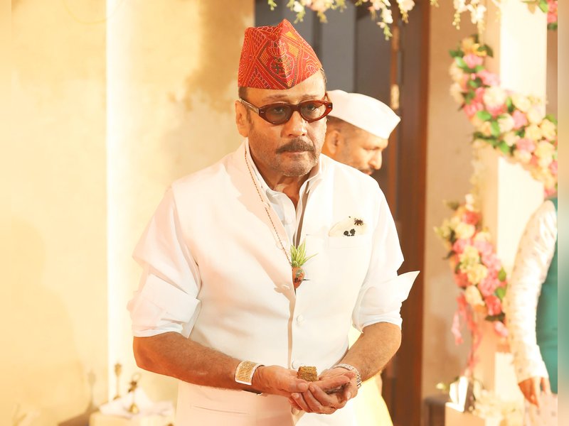 Jackie Shroff Pays Tribute to Legendary Stars Kishore Kumar and Ashok Kumar Jackie Shroff Pays Tribute to Legendary Stars Kishore Kumar and Ashok Kumar