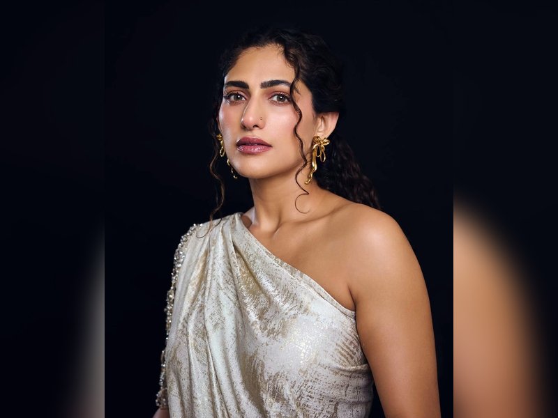Kubbra Sait Reflects on Leaving MNC Job for Her Bollywood Dream Kubbra Sait Reflects on Leaving MNC Job for Her Bollywood Dream