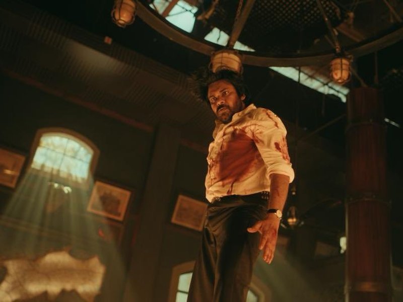 Manoj Paramahamsa Hails Pawan Kalyan as Hardest Working Star, Surpassing Vijay!