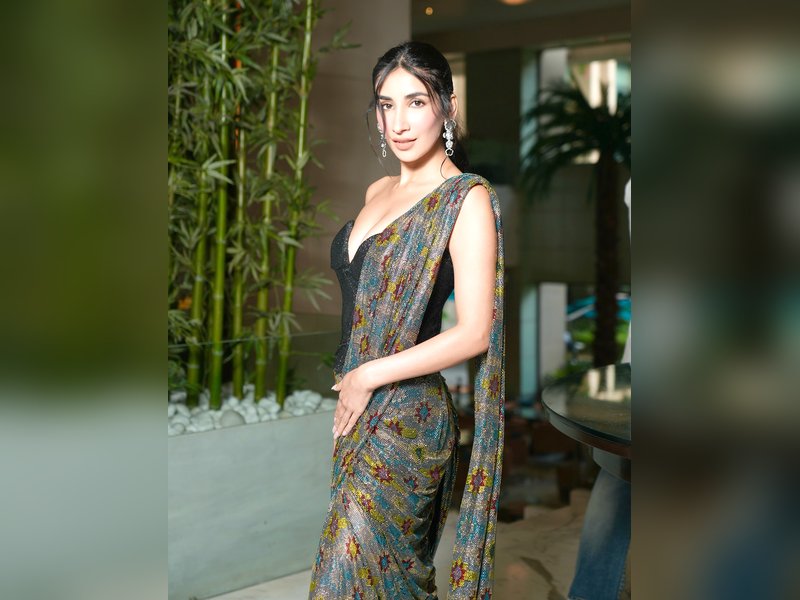 Parul Gulati Celebrates Diwali with Family, Friends, Mithai, and Fun Card Games! Parul Gulati Celebrates Diwali with Family, Friends, Mithai, and Fun Card Games!