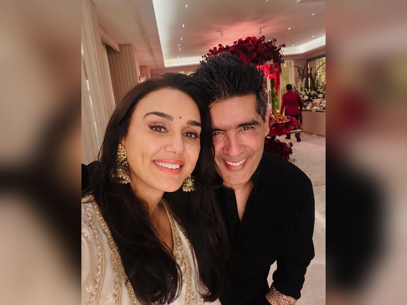 Preity Zinta Enjoys “Awesome” Diwali Reunion with Manish Malhotra and Friends!