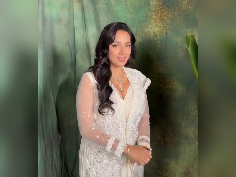 Rupali Ganguly Revives Asha Bhosle-Kishore Kumar’s Magic in Captivating Retro Dance Reel!