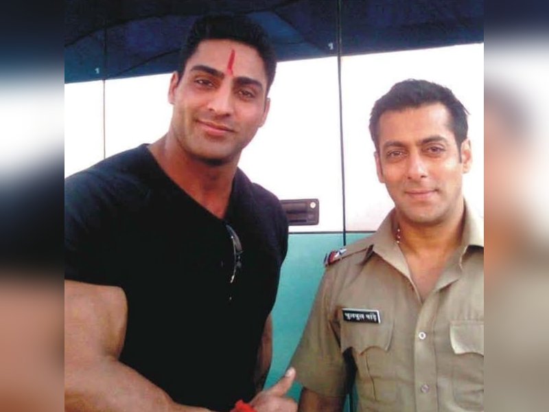 Salman Khan Pays Tribute to “Tiger 3” Co-Star Varinder Singh Ghuman After His Passing