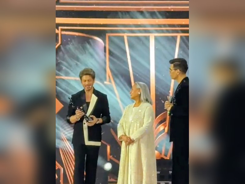 Shah Rukh Khan Reflects on Dilip Kumar’s Heartfelt Wish for a Son Like Him at Filmfare 2025 Shah Rukh Khan Reflects on Dilip Kumar’s Heartfelt Wish for a Son Like Him at Filmfare 2025