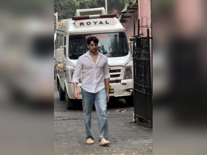 Sidharth Malhotra Pays Tribute at Pankaj Dheer’s Emotional Farewell Funeral