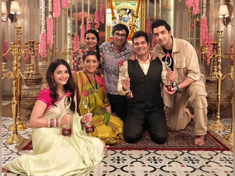 Smriti Irani Cheers Co-Star Amar Upadhyay on His Prestigious Award Wins!