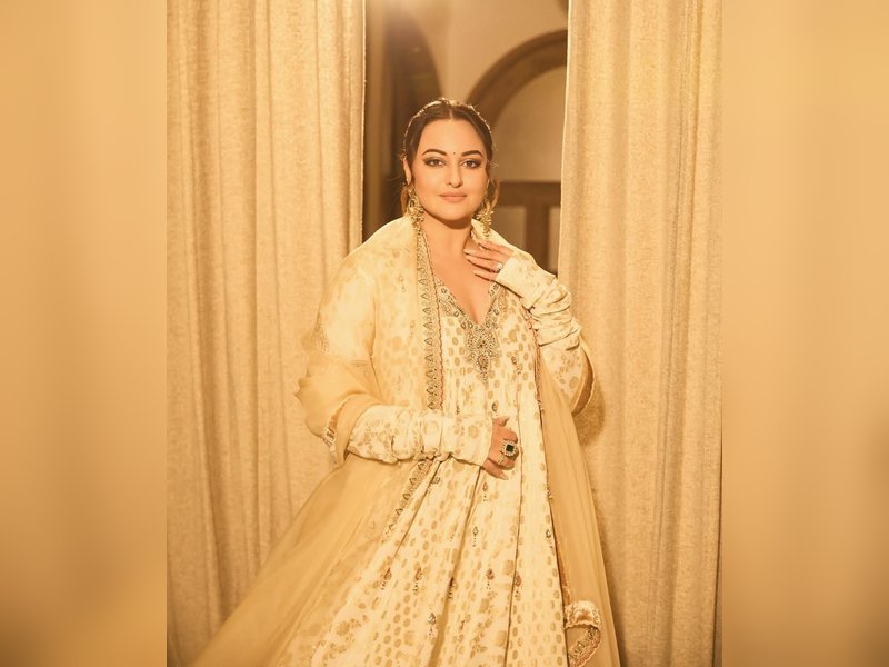 Sonakshi Sinha’s Funny Response to Pregnancy Rumors Will Leave You in Splits!