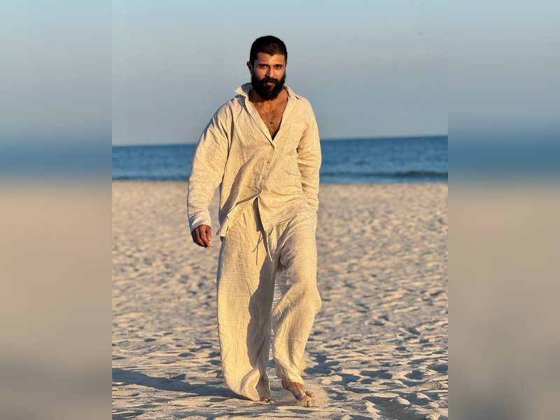 Vijay Deverakonda Reassures Fans: ‘All is Well’ After Car Accident, Shares Headache Update