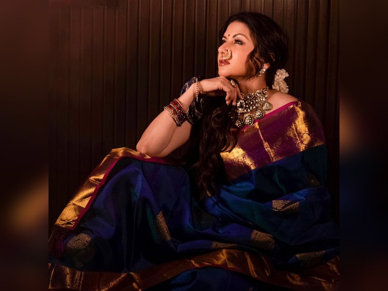 Bhagyashree Patwardhan Revives ’90s Magic on Indian Idol 16’s ‘Swag vs Sanskaari’ Special!