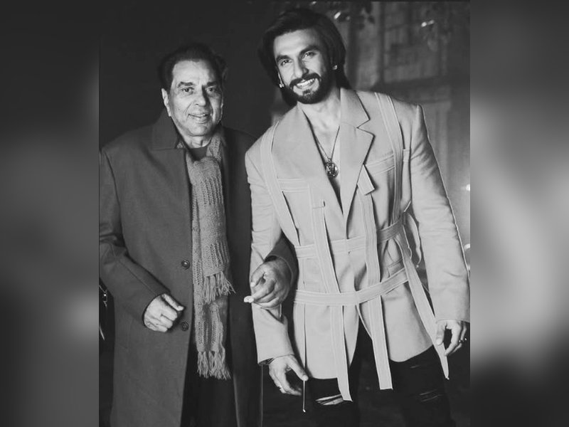 Deepika Padukone & Ranveer Singh Pay Last Respects to Dharmendra at Crematorium