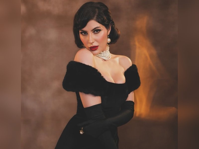 Elnaaz Norouzi: “I Pick Projects That Suit Me, Not the Other Way Around!” Elnaaz Norouzi: “I Pick Projects That Suit Me, Not the Other Way Around!”