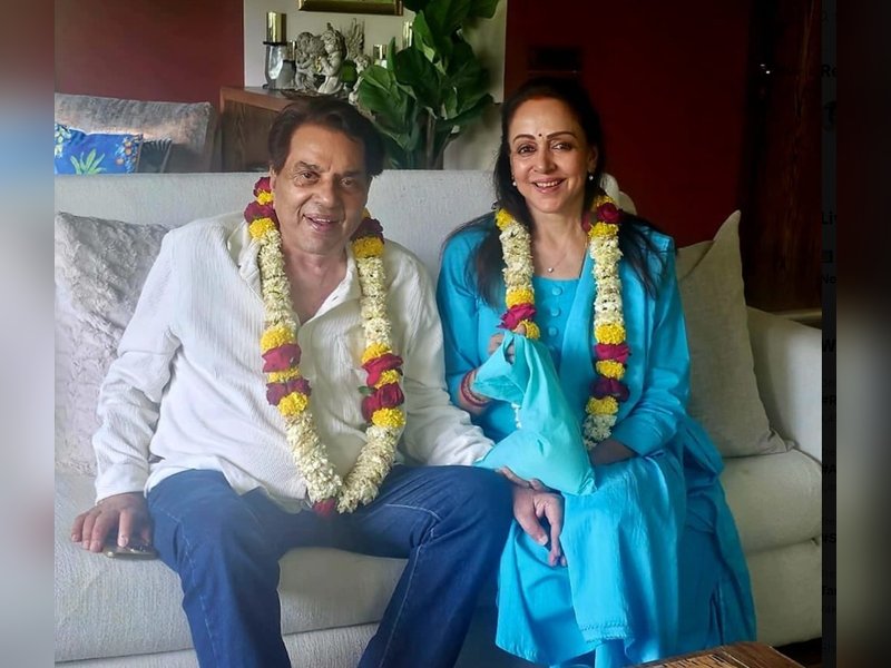 Hema Malini and Dharmendra Relive Romance: Exclusive Glimpses from Their Courtship! Hema Malini and Dharmendra Relive Romance: Exclusive Glimpses from Their Courtship!