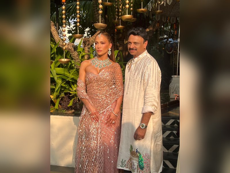 JLo Stuns in Traditional Indian Attire at Glamorous Udaipur Wedding Celebration!