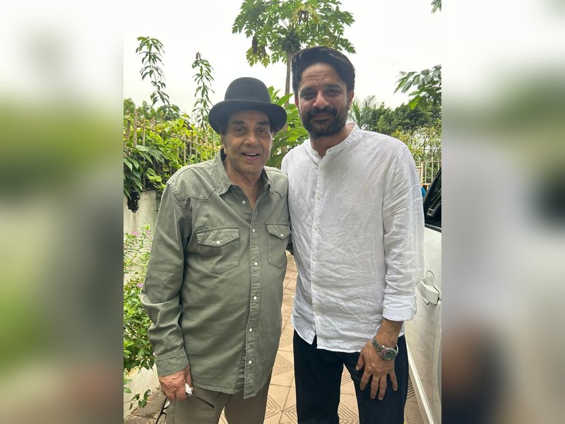 Jaideep Ahlawat: Sharing the Frame with Dharmendra is a Historic Moment!