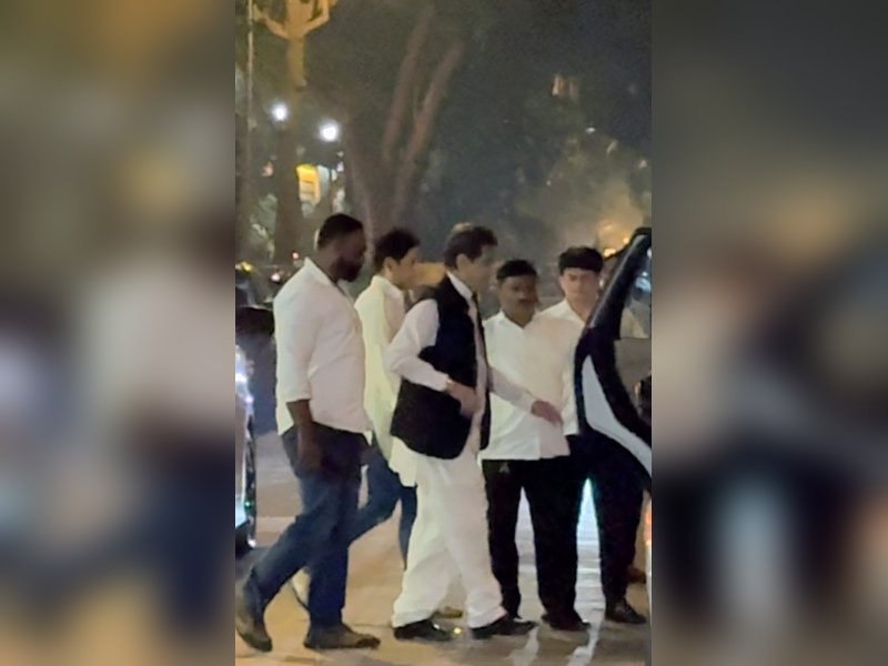 Jeetendra Supports Deol Family in Their Time of Grief Over Dharmendra’s Passing