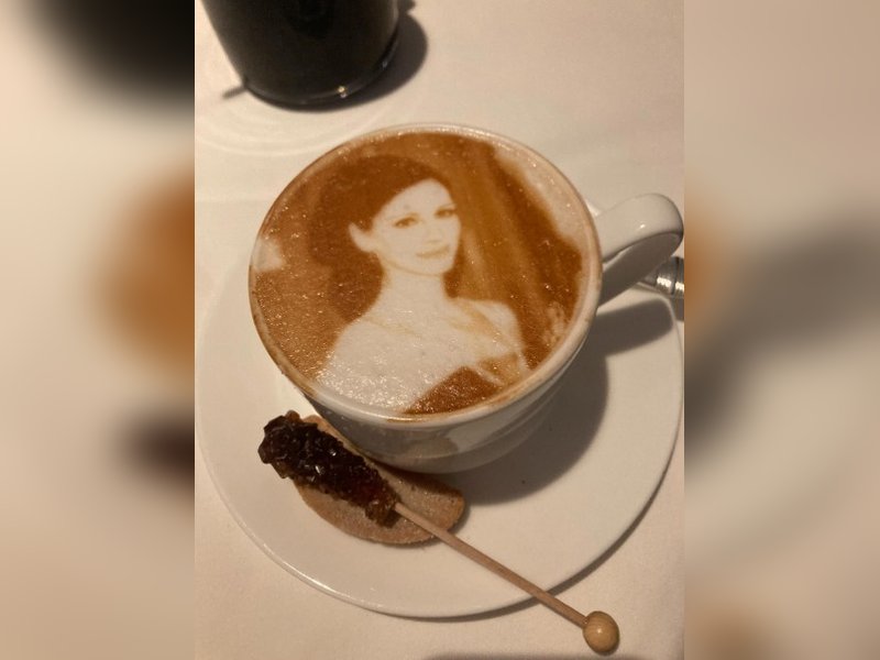 Julia Roberts’ Funny Morning Brew Blunder: From ‘Cup of Joe’ to ‘Cup of Julia’!