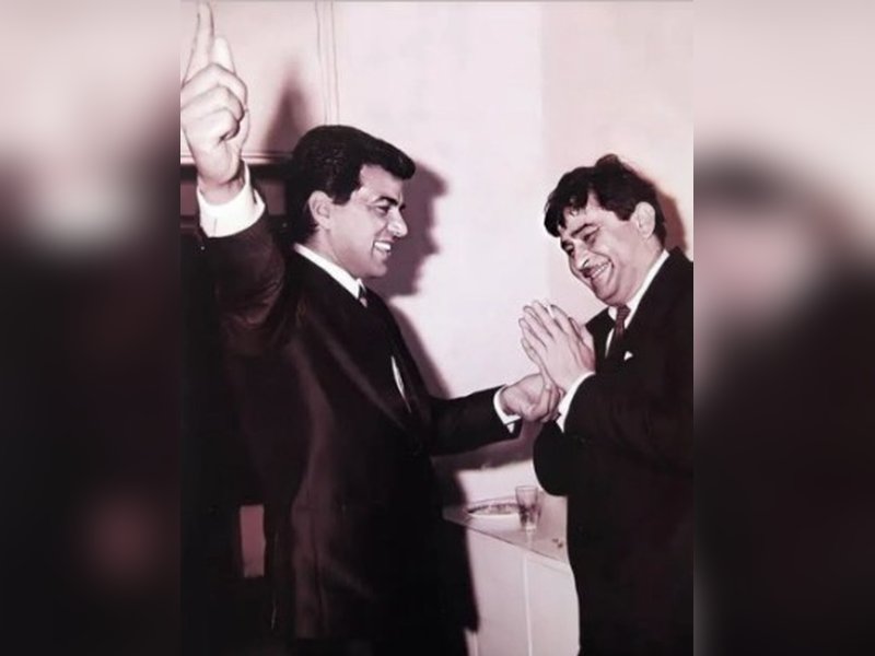 Kareena Kapoor Shares Rare Throwback of Dharmendra & Raj Kapoor: “Forever in Power!” Kareena Kapoor Shares Rare Throwback of Dharmendra & Raj Kapoor: “Forever in Power!”
