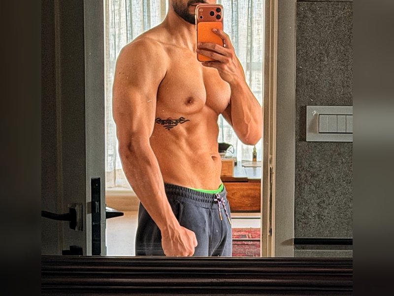 Kunal Kemmu Inspires with Chiseled Abs: “Never Doubt Your Potential!” Kunal Kemmu Inspires with Chiseled Abs: “Never Doubt Your Potential!”