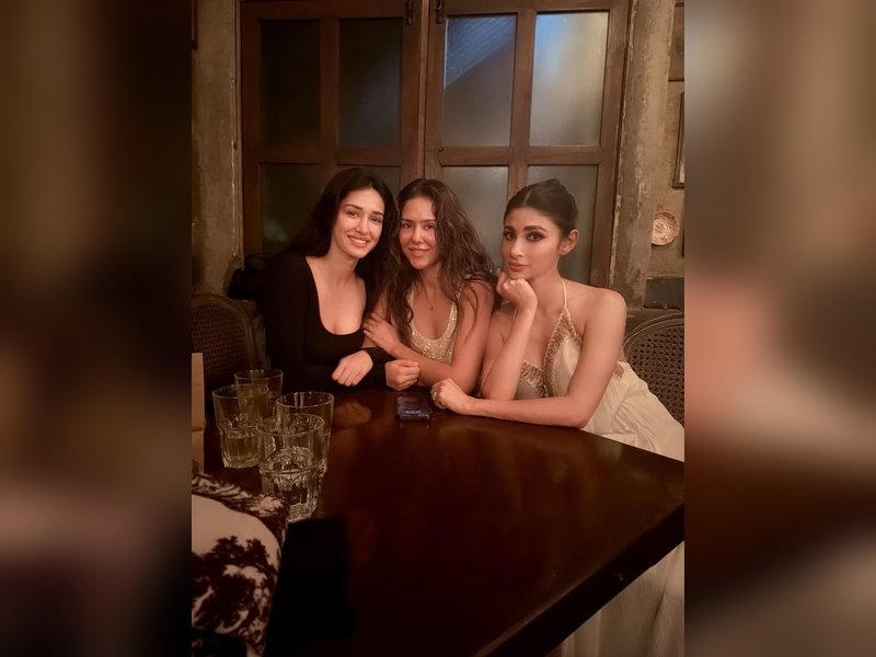 Mouni Roy’s Fun Date Night with Disha Patani and Sonam Bajwa: A Celebration of Friendship!