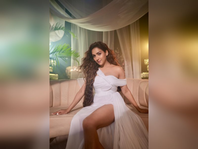 Neeti Mohan Celebrates Birthday with Exciting New Indie Single ‘Mirza’! Neeti Mohan Celebrates Birthday with Exciting New Indie Single ‘Mirza’!
