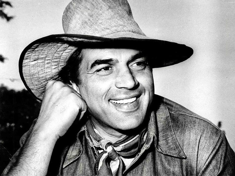 Political Leaders Praise Dharmendra’s Legacy in Indian Cinema as an Inspiration for Future Generations
