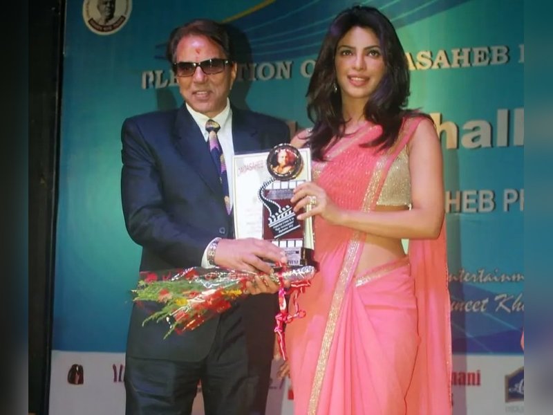 Priyanka Chopra’s Emotional Tribute to Dharmendra: A Welcoming Influence in Her Early Career