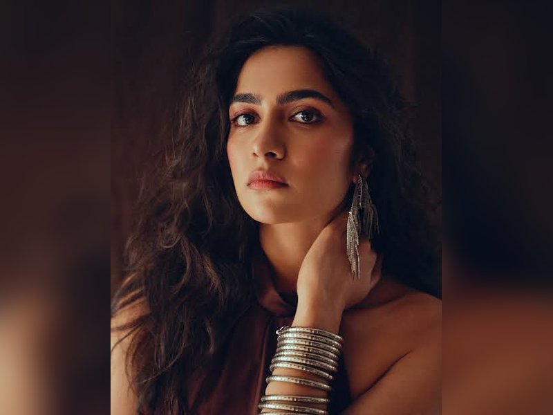 Rukmini Vasanth Unveils Her Go-To Film Featuring SRK in the Lead Role!