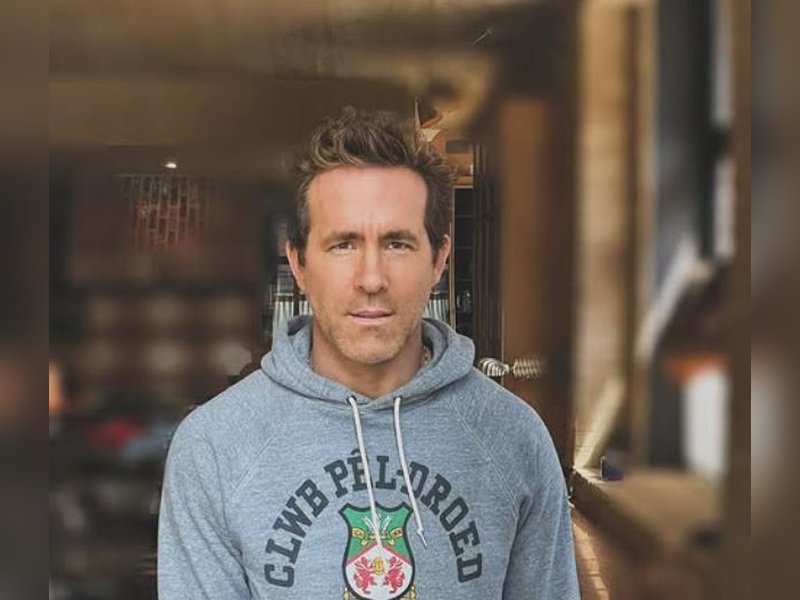 Ryan Reynolds Shares Inspiring Career Wisdom from Filmmaker Richard Curtis Ryan Reynolds Shares Inspiring Career Wisdom from Filmmaker Richard Curtis