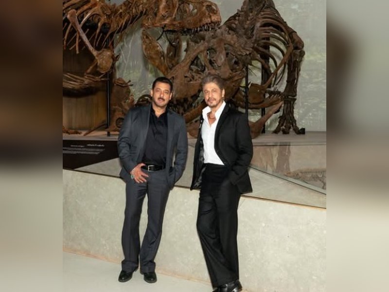 Salman Khan & Shah Rukh Khan’s Viral Abu Dhabi Trip Photo Takes Social Media by Storm!