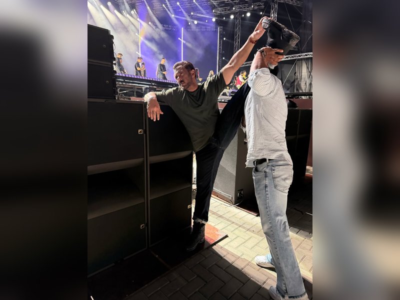 Salman Khan’s Exciting Backstage Moments: ‘Aahhhhaaa!’ from the Da-Bangg Tour Revealed!