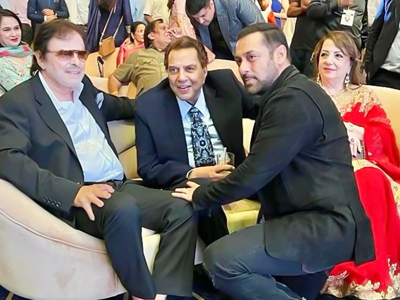Sanjay Khan Reveals Hair-Raising Rifle Encounter in Leh While Shooting ‘Haqeeqat’ with Dharmendra