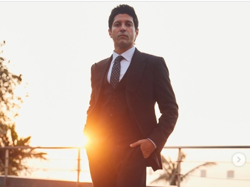 Shabana Azmi Praises Farhan Akhtar’s Stunning Transformation from ‘ZNMD’ Imran to ‘120 Bahadur’s Shaitan Singh