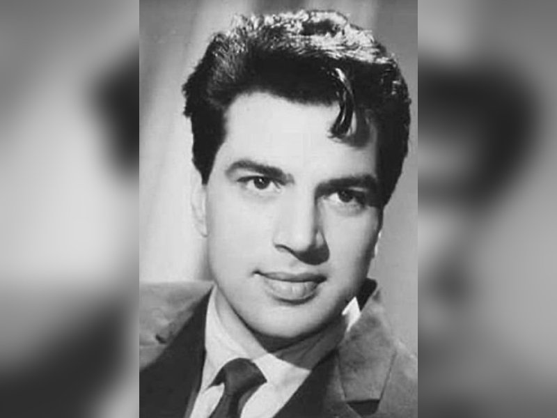 Shahid Kapoor’s Heartfelt Tribute to the Legendary Dharmendra: A Touching Rememberance Shahid Kapoor’s Heartfelt Tribute to the Legendary Dharmendra: A Touching Rememberance