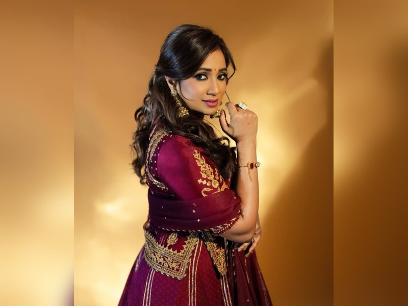 Shreya Ghoshal’s Heartfelt Surprise for Indian Idol 16 Contestant Leaves Everyone in Tears!