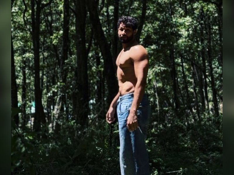 Siddhant Chaturvedi’s Shirtless Nature Escape: Stunning Photos Revealed!