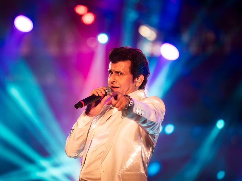 Sonu Nigam Dazzles Hyderabad by Performing 30 Songs Non-Stop at Spectacular Show!