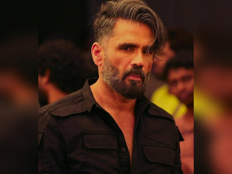 Suniel Shetty Mourns Tejas Crash, Thanks Brave Officers for Their Service Suniel Shetty Mourns Tejas Crash, Thanks Brave Officers for Their Service
