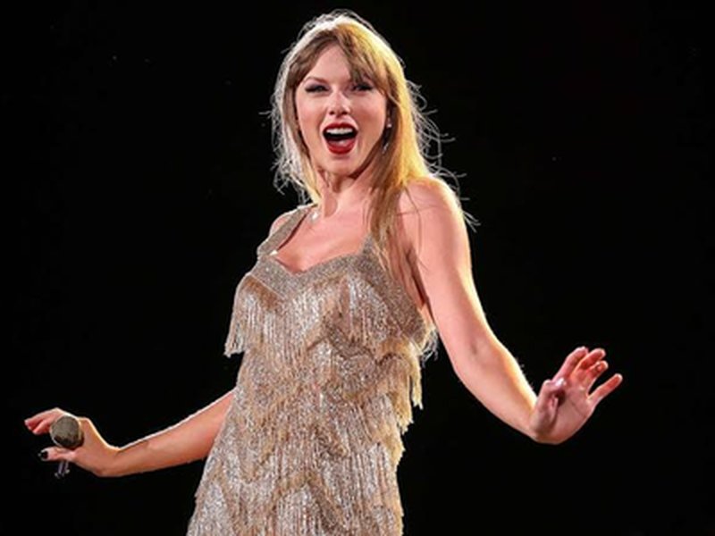 Taylor Swift Shoots Festive Music Video in the UK: Holiday Magic Unveiled!